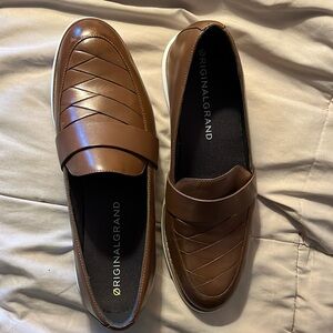 NWOT Cole Haan tan original grand loafers, size 8 1/2